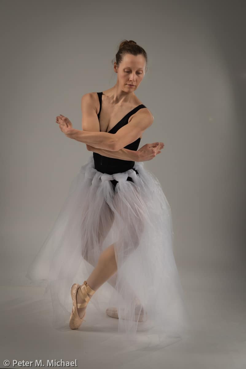 female dancer plie pose