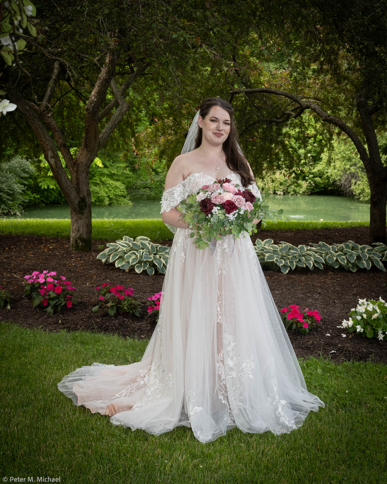 beautiful bridal portrait outdoors greenery