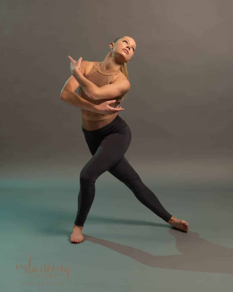Dancer in croisé devant position